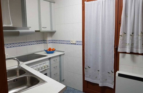 Valdepenas Condo | CHANNEL FLOOR IN FULL CENTER.
