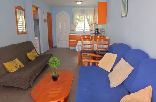Bahia Calma House | Charming bungalow, by the sea, close to the beach, large terrace 25 m. WIFI