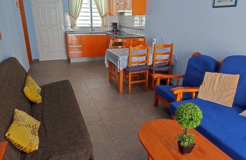 Bahia Calma House | Charming bungalow, by the sea, close to the beach, large terrace 25 m. WIFI