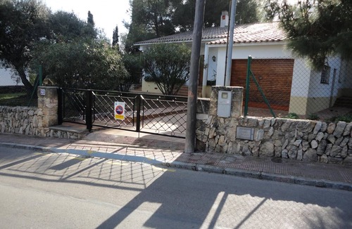 Torredembarra Villa | Charming 3-Bedroom House with Garden & BBQ, 200m from Marina in Torredembarra
