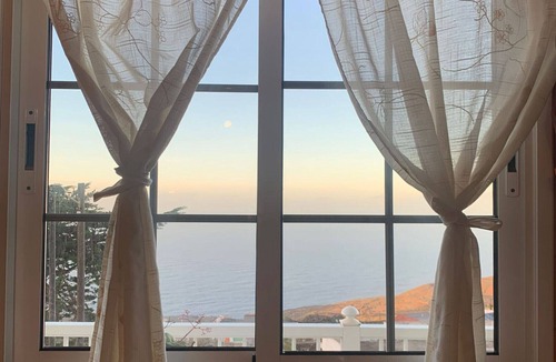 Mocanal Apartment | Charming Apartment with Stunning Sea Views in El Mocanal