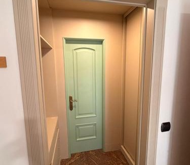 Benalua Apartment | Charming Ensuite Room Near Alicante City Center
