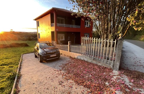 Forcarei House | Charming Galician Country House 'As Neveiras' with Mountain Views, Private Garden & Wi-Fi