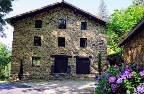 Valcarlos House | Charming gîte with SPA/Jacuzzi Lodge in the Basque Country