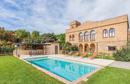 Vulpellac House | Charming Holiday Home in Vulpellac with Shared Pool
