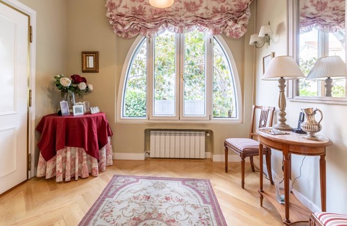 Nueva Espana House | Charming home with pool in center of Madrid sleeps 12+