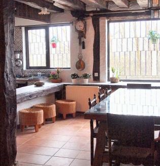 Villasur de Herreros House | Charming House in Villasur de Herreros with Lake View