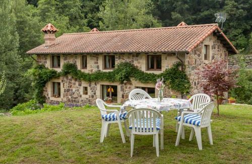 Escobedo House | Charming House with Lake View