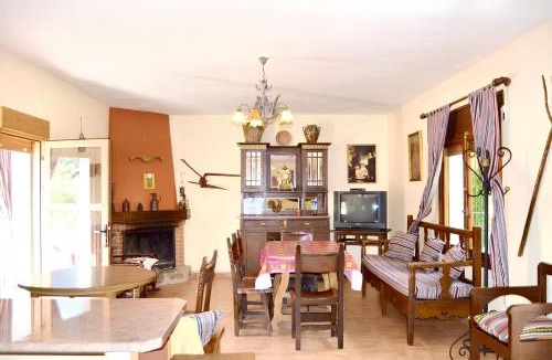 Siles House | Charming house with mountain view in Siles + Garden