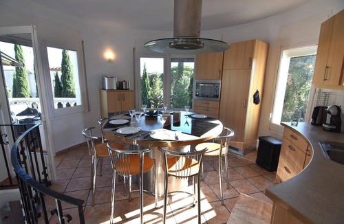 El Mas Fumats House | Charming Villa for Rent in Roses, Costa Brava: Private Pool, Ideal for Families and Large Groups.