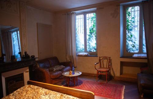Chalabre House | Chateau in medieval Bastide - Sleeps up to 17