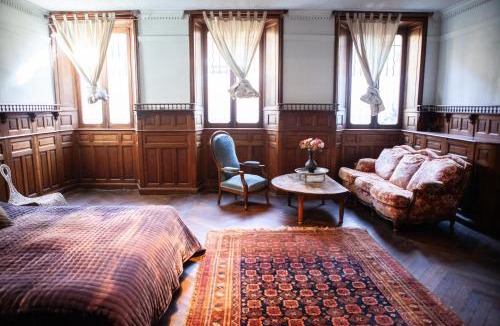 Chalabre House | Chateau in medieval Bastide - Sleeps up to 17