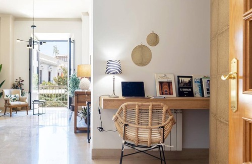Granada City Center Apartment | ChezmoiHomes Town Hall 2
