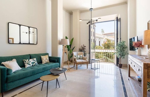 Granada City Center Apartment | ChezmoiHomes Town Hall 2