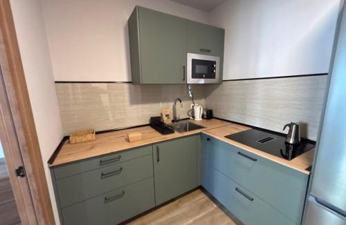 Guindalera Apartment | Chic Central Haven with Terrace