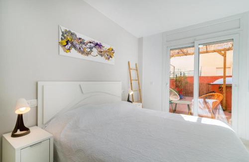 Roses Town Center Apartment | Citadel Holiday Apartment "Oliva" Roses, Beach 200m, centre 300m, Pr Parking Big sun Terrace