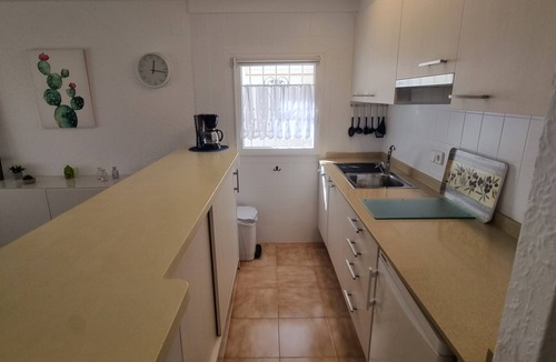 Empuriabrava Apartment | Clean, well-kept apartment on the beach, wifi, air conditioning. Ground floor, up to 4 persons