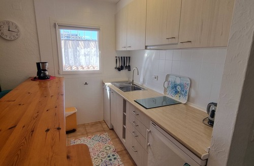 Empuriabrava Apartment | Clean, well-kept apartment on the beach, wifi, air conditioning. 1st floor, up to 4 pers.