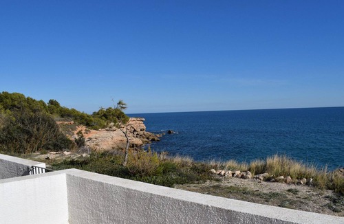 Calafat Apartment | Cliffside Bungalow, Close to Beach, for 4 Guests
