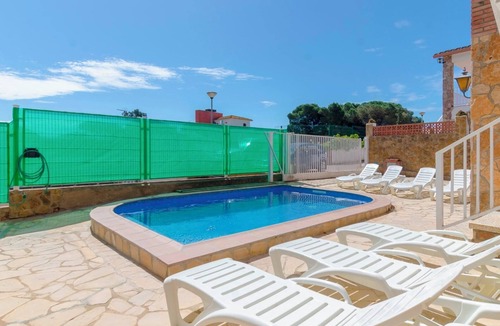 Lloret de Mar Villa | Club Villamar - Groups with an average age equal to or less than 21 years are not allowed!