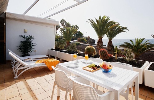 San Miguel de Abona Apartment | Coastal Apartment with Terrace, Sea Views and Heated Pools