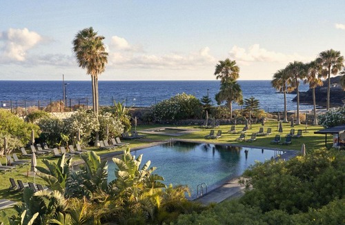 San Miguel de Abona Apartment | Coastal Apartment with Terrace, Sea Views and Heated Pools