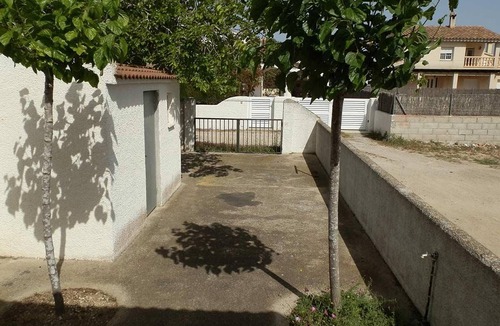 Riumar House | Coastal Home: Free Wi-Fi, Optional AC, Pet-Friendly, Close to Dog Beach