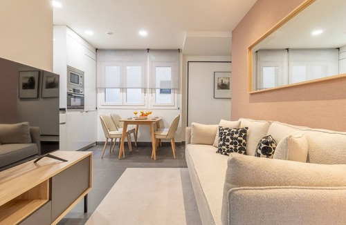 Barrio de La Latina Apartment | Colorful 2-Bed Apartment for 3 in La Latina