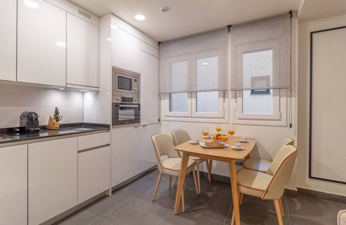 Barrio de La Latina Apartment | Colorful 2-Bed Apartment for 3 in La Latina