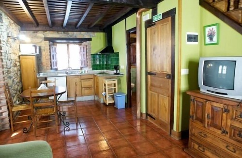 Los Tojos Cottage | Colsa apartments for 5 people