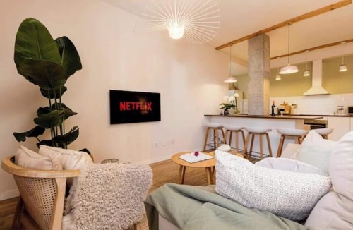 Las Palmas de Gran Canaria Condo | Comfortable 2BR | Work-Friendly | 10 min Beach | Fully Equipped