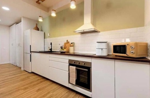 Las Palmas de Gran Canaria Condo | Comfortable 2BR | Work-Friendly | 10 min Beach | Fully Equipped