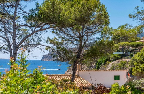 Sant Elm Villa | Comfort by the sea: Villa in San Telmo for 10 guests
