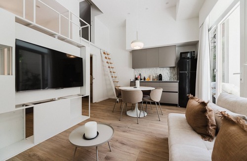 Soternes Apartment | Comfort, design and a terrace facing the Turia Gardens in Valencia