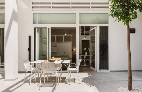 Soternes Apartment | Comfort, design and a terrace facing the Turia Gardens in Valencia
