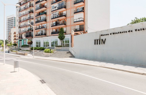Soternes Apartment | Comfort, design and a terrace facing the Turia Gardens in Valencia