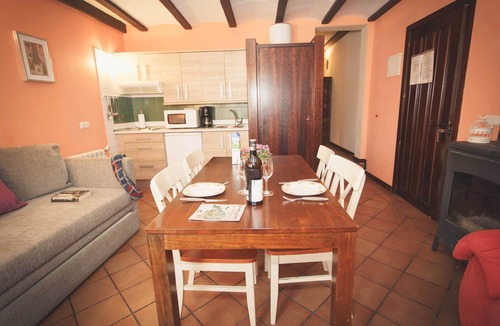 Robregordo Apartment | Comfortable bedroom apartment and sofa bed on the ground floor with fireplace