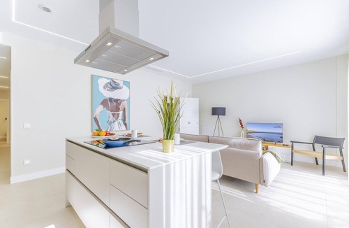 Playa de Arinaga Apartment | Comfortable Family Stay by the Sea