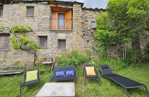 Guaso Cottage | Comfortable house in the Pyrenees with views