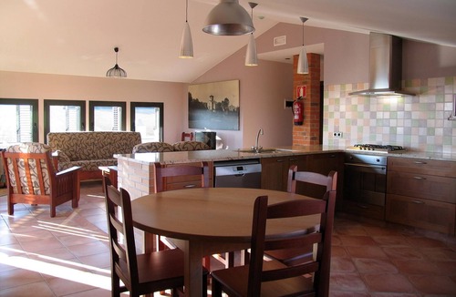 Fontcoberta Cottage | Comfortable house near Banyoles. Spacious space with barbecue and private pool.