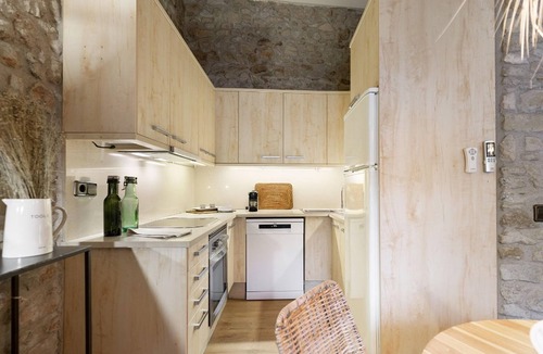 Jafre House | Completely renovated stone house in Costa Brava