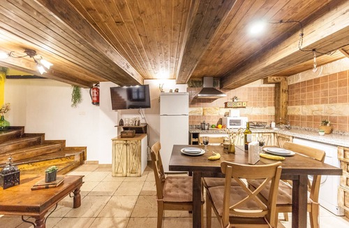 Paramo Cottage | Congosta, romantic cottage with private jacuzzi in the mountains