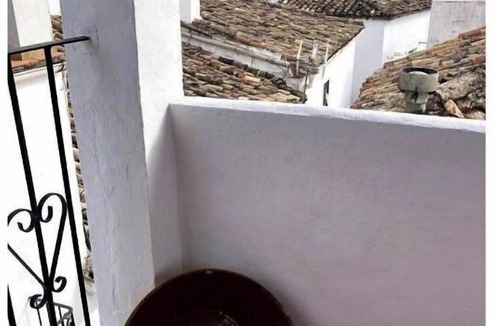 Iznatoraf House | Corner House