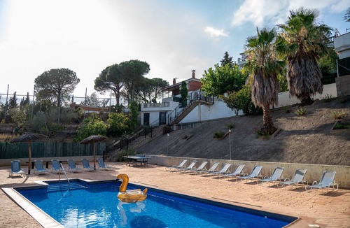 Vidreres Villa | Costa Brava. House for 24. Private pool, BBQ and garden.