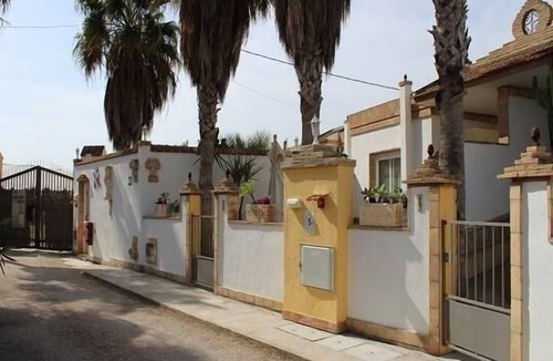 San Pedro del Pinatar Apartment | Cosy flat on a finca with terrace