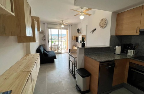 Santa Margarida Apartment | Cosy flat with swimming pool and parking in Roses AV-21