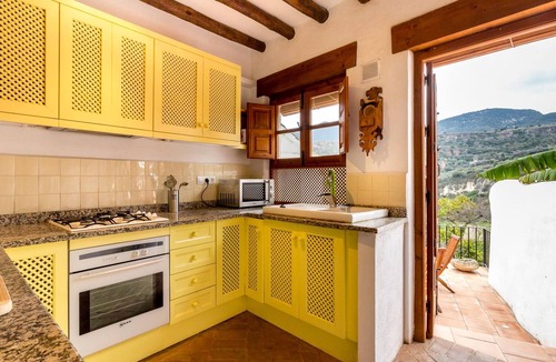 Albunuelas Cottage | Cosy restored rural house