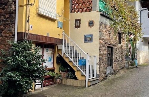 Carballeda de Valdeorras House | Cottage in the village, close to the Medulas Natural Park (pet friendly)