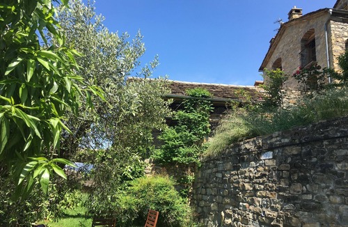 Ainsa House | Cottage with terrace and garden