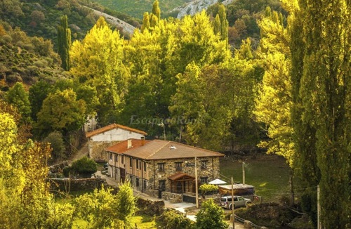 San Martin de los Herreros House | Country House 'La Reserva' with Mountain View, Private Garden and Wi-Fi
